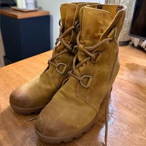 Sorel Brown Lace-Up Boots Hidden Wedge Gold Hardware Size 8.5 Leather Suede